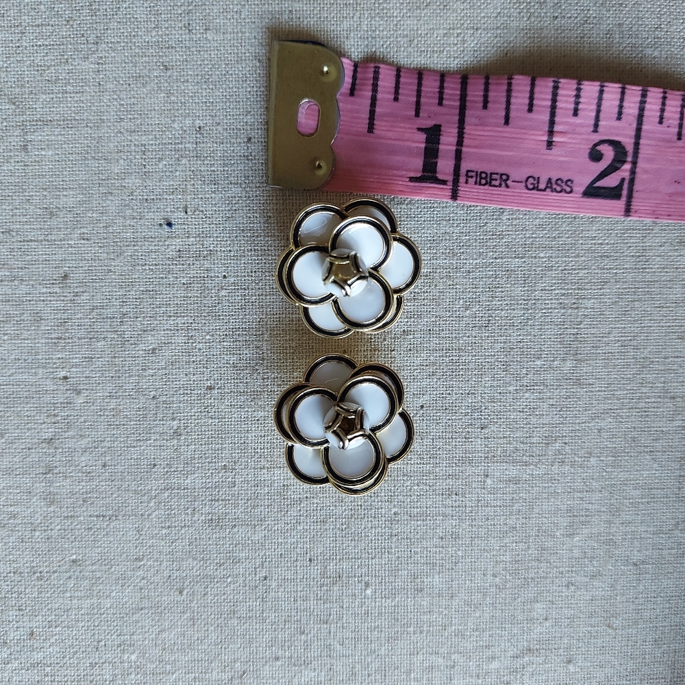 Earrings - Picture 5 of 5
